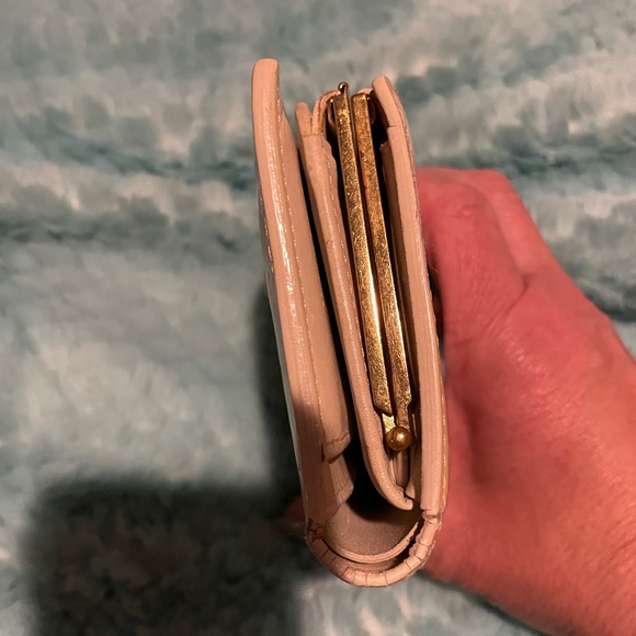 LOUIS VUITTON CREAM FRENCH PURSE STYLISH WALLET.. great addition to any bag - Picture 4 of 8